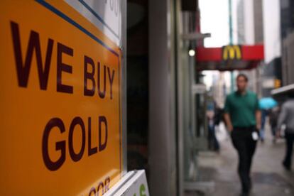 El precio del oro llega a la barrera de los 1.500 dólares la onza