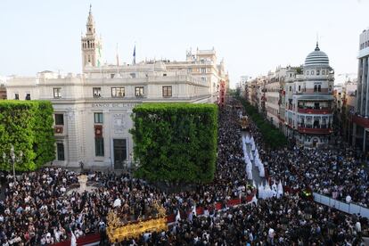 Procesión del Santo Entierro Grande, el pasado sábado en Sevilla.