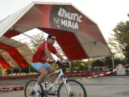 Carpa del Athletic de Bilbao cerca del Puente del Rey.