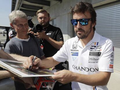 Fernando Alonso, en el Indianapolis Motor Speedway este lunes.