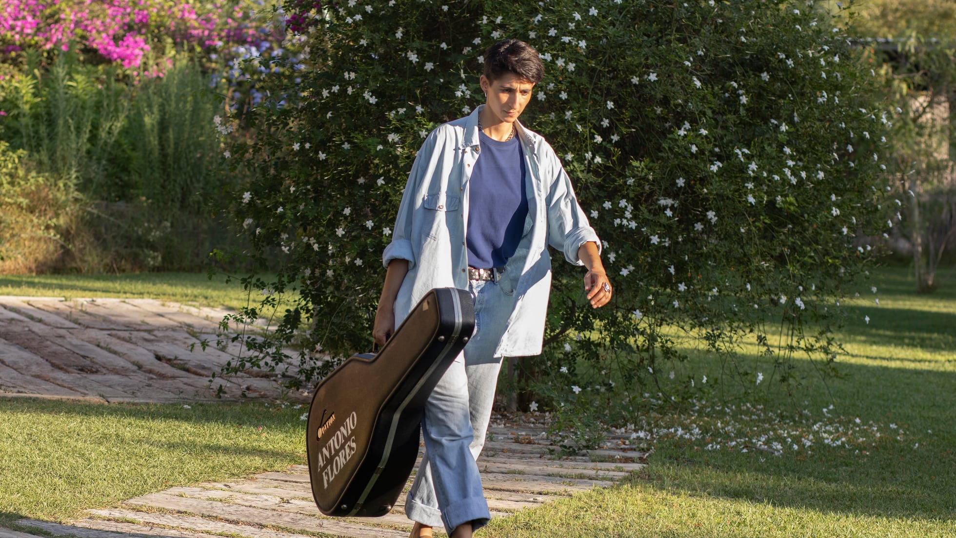 Flores para Antonio': el documental en el que Alba Flores explorará la vida de su padre | Televisión | EL PAÍS