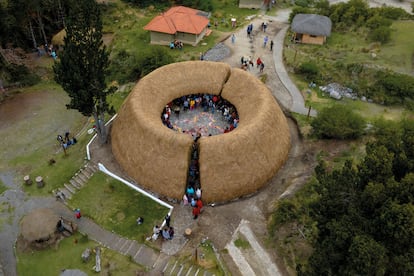 El centro de artesanías Chaki Wasi, cuyo significado en kichwa es 'casa en paja realizada desde el piso hacia el techo', en la comunidad de Shalalá, Perú.