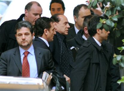 Berlusconi llega a su domicilio en Roma el pasado 15 de abril, tras conocer su victoria electoral.
