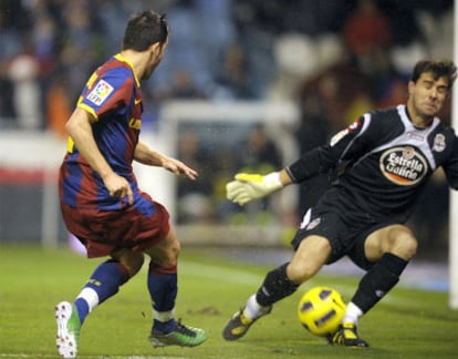 Villa marca el primer gol del Barcelona ante Aranzubia.