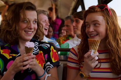 Millie Bobby Brown y Sadie Sink en la tercera temporada de Stranger Things (2019).