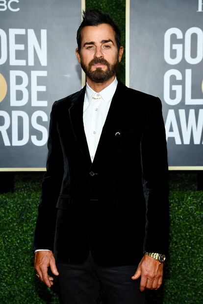 Justin Theroux fue uno de los actores que sí posaron presencialmente en la alfombra roja.