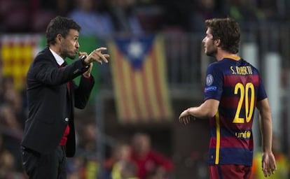 Luis Enrique y Sergi Roberto, en el duelo ante el BATE.