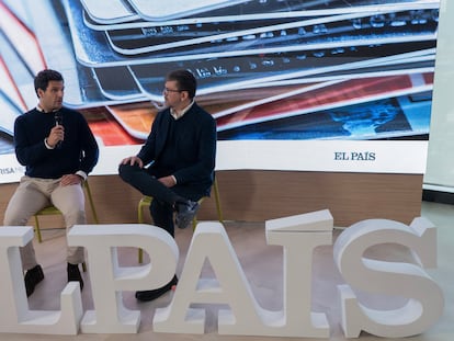 José Maceda, director de créditos de Mercado Pago, y Federico Rivas Molina, subdirector de EL PAÍS América durante la charla 'El boom de las tarjetas de crédito', en la primera Cumbre de Desarrollo Económico Digital.