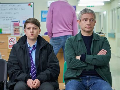 Alex Eastwood y Martin Freeman, en la segunda temporada de 'Bendita paciencia'.