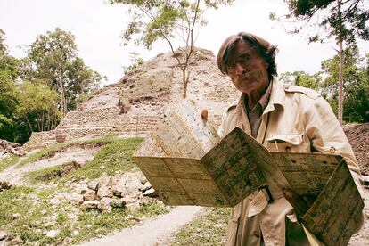 Miguel de la Quadra-Salcedo en la Ruta Quetzal 2006.