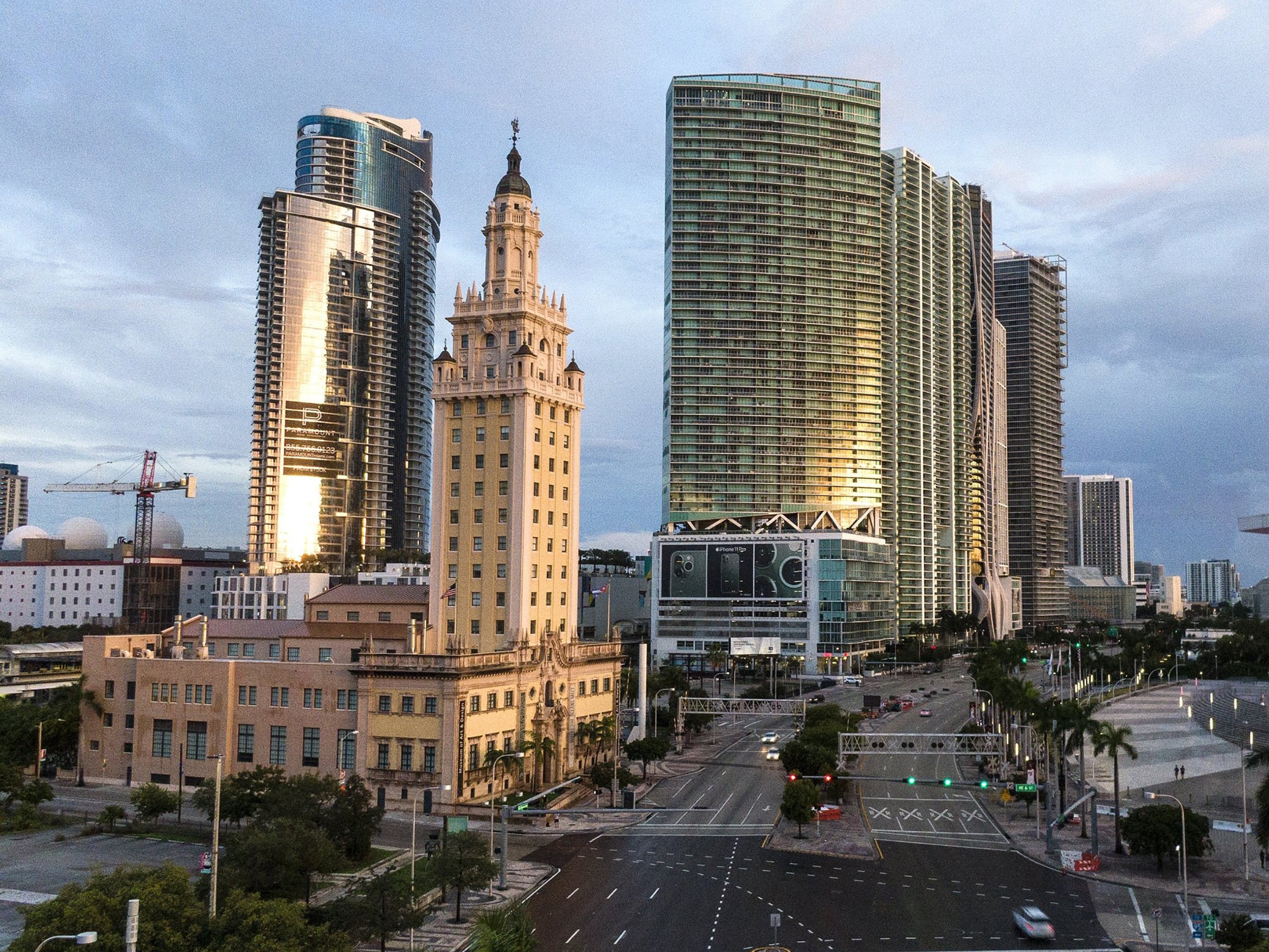 La Torre de la Libertad de Miami cumple 100 años mientras se deporta a cubanos como nunca antes