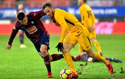 Saúl pelea con Ander Capa.
