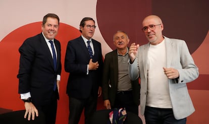 El presidente de CEPYME, Gerardo Cueva; el presidente de la CEOE, Antonio Garamendi; el secretario general de UGT, Pepe Álvarez; y el secretario general de CCOO, Unai Sordo, durante la firma del V AENC, en mayo de 2023 en Madrid.