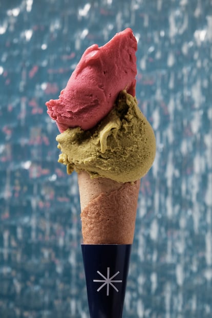 Una de las creaciones de Gelato Collection: frambuesa, lichi y rosas con sorbete de curry verde de mango.