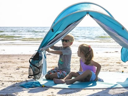 Elegimos la tienda de campaña en formato 'pop up' más vendida en la plataforma Amazon para llevar a la playa.