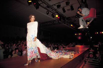 Bibi Andersen in a fashion show. Bibi Andersen in the gangplank in a show of the designer Manuel PiÒa in Madrid.