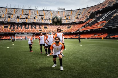 La Fundación del Valencia CF clausura una nueva edición de una iniciativa dirigida a escolares de primaria y secundaria en riesgo de exclusión social.