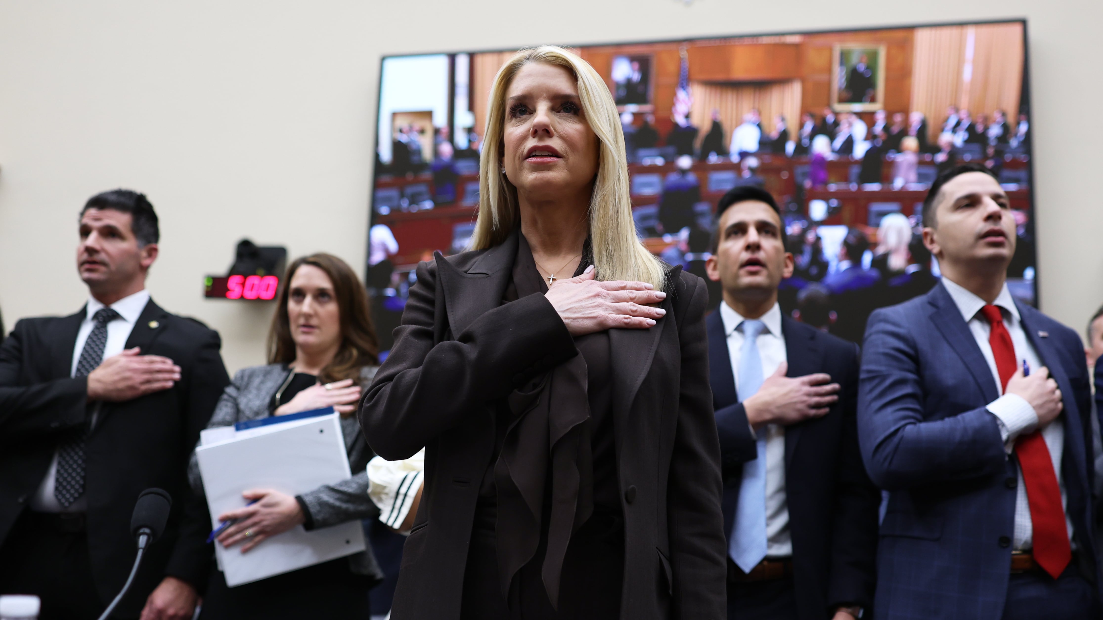 El archivo Epstein provoca un agrio debate en el Congreso con insultos y amenazas entre Pam Bondi y los demócratas