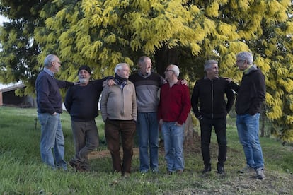 Los integrantes del grupo, antes de la reunión. Desde la izquierda, Ángel Rey, Juan Manuel Franco, Pablo García, Alejo Durán, Miguel Sánchez, Pedro Martín y Manuel.