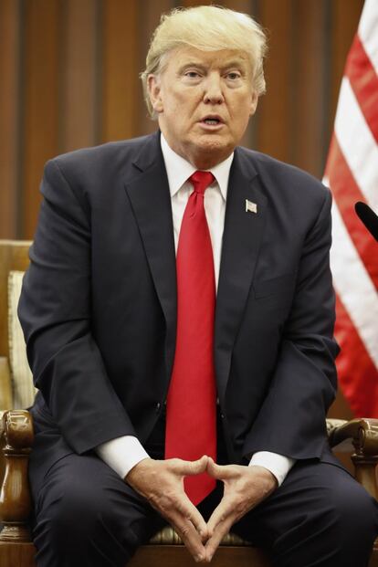 <p class="p1"><a href="http://perezhilton.com/2012-05-16-donald-trump-calls-cher-a-lonely-loser-for-attacking-mitt-romney/?from=post" target="_blank">Sobre Cher:</a> "Es un talento mediano que ha perdido el contacto con la realidad. Como Rosie O'Donnell, una absoluta perdedora". <a href="https://twitter.com/realDonaldTrump/status/262583231893889024" target="_blank">Sobre Bette Midler</a>: "Nunca me ha gustado como persona ni como cantante y no he oído hablar de ella en años". <a href="https://twitter.com/realDonaldTrump/status/818419002548568064%20" target="_blank">Sobre Meryl Streep</a>: "Una de las actrices más sobrevaloradas de Hollywood". <a href="http://www.latimes.com/entertainment/tv/la-et-donald-trump-robert-deniro-photo-photo.html" target="_blank">Sobre Robert de Niro</a>: "No es el tipo más listo del planeta… Me gusta como actor, pero cuando lo veo haciendo entrevistas me doy cuenta de que no estamos ante Albert Einstein". <a href="http://money.cnn.com/2017/01/18/media/donald-trump-tom-ford/" target="_blank">Sobre Tom Ford</a>: "No soy admirador de Tom Ford, nunca lo he sido". </p>