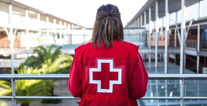 Una trabajadora sanitaria, en las instalaciones de Ifema. 