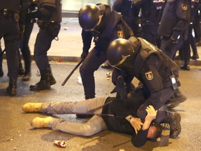 Disturbios en la Plaza de Colón tras las marchas por la dignidad en marzo de 2014.
