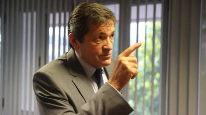 El presidente de la Comision Gestora del PSOE, Javier Fernández, en la sede del partido en Oviedo.