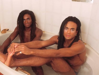 Fab Morvan e Rob Pilatus, do Milli Vanilli, fotografados em Londres em 1988.