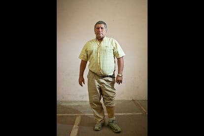 Edvin Renan Savill&oacute;n Fern&aacute;ndez (57 a&ntilde;os), integrante de la AMIREDIS (Asociaci&oacute;n de Migrantes Retornados con Discapacidad). Ciudad de M&eacute;xico. 12 de abril, 2014.