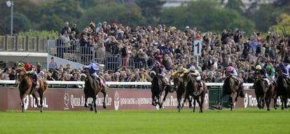 Soumillon y Peslier encabezan la carrera.