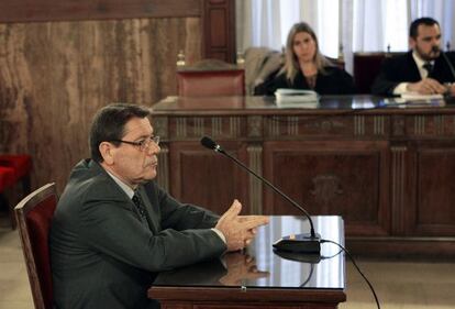 Pedro Ángel Hernández Mateo, exalcalde de Torrevieja, en el banquillo.