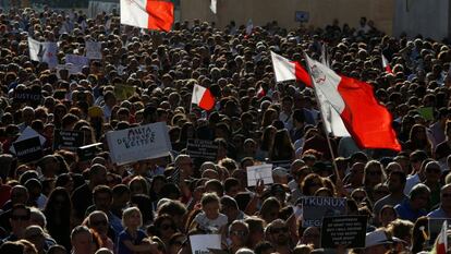 Malteses protestan contra el asesinato de Caruana Galizia, este domingo en La Valeta.