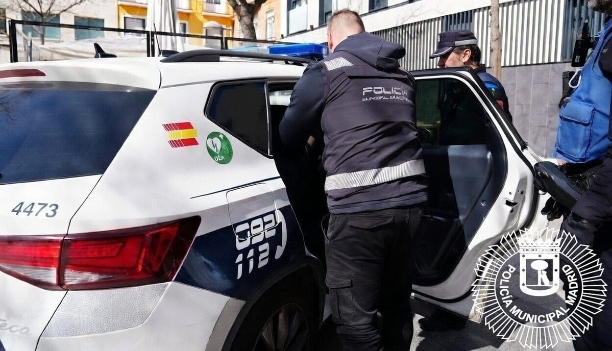 Detenidos dos ladrones que robaron el bolso a una señora en 