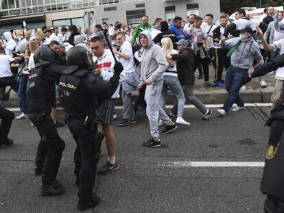 Aficionados del Legia se enfrentan a la polic&iacute;a en el Bernab&eacute;u.