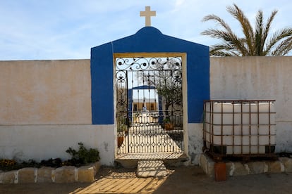 Entrada al cementerio de la isla alicantina de Tabarca.