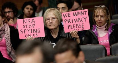 Protestas a favor de la privacidad en Internet ante una comparecencia de Richard Salgado, de Google, en un juicio, en Washington, en 2013.