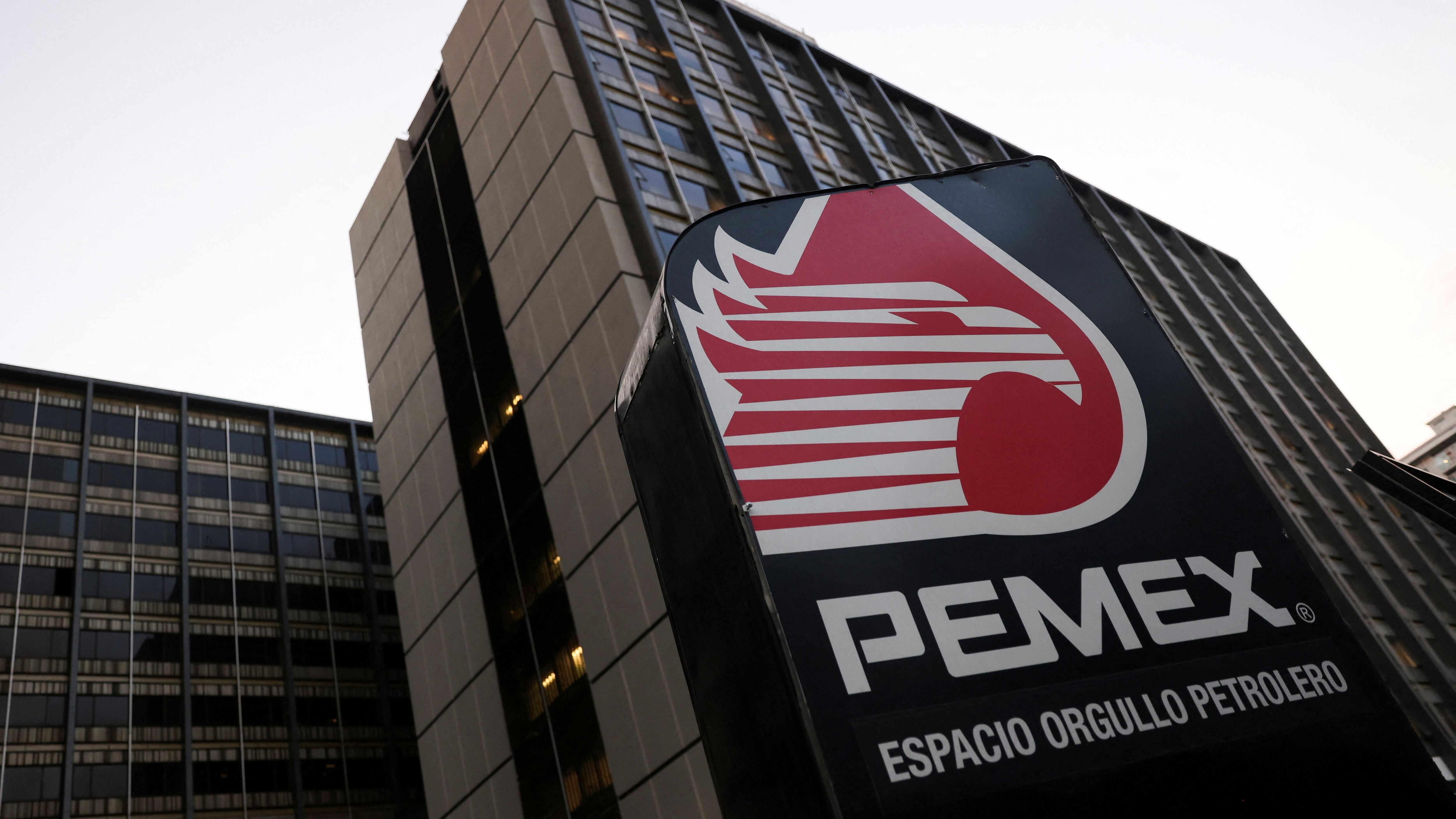 Nuevo balón de oxígeno para Pemex: Hacienda colocará bonos para aliviar la abultada deuda de la petrolera