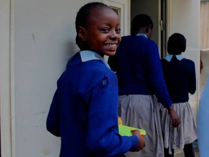 Faith camina todos los días dos horas para llegar a la escuela. El menú escolar le ayuda a recuperar fuerzas y poder completar sus estudios