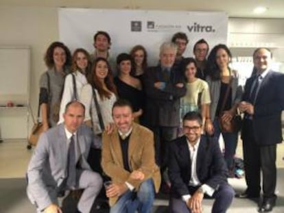 Profesores y alumnos participantes en la exposición Emerge'12 de la universidad Francisco de Vitoria de Madrid.