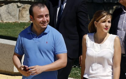 Ángel Carromero (izquierda), en la clausura del campus de verano organizado por Nuevas Generaciones de Madrid, en El Escorial en 2015.