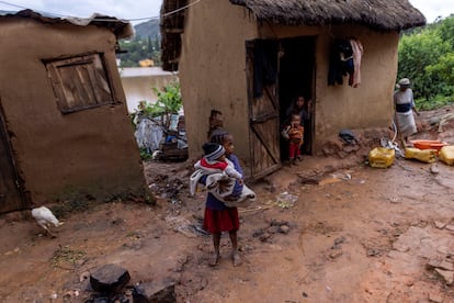Una vivienda destrozada por el ciclón en Fianarantsoa, Madagascar, este domingo.