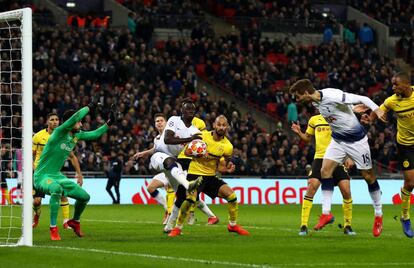 Tercer gol del Tottenham, obra de Fernando Llorente.