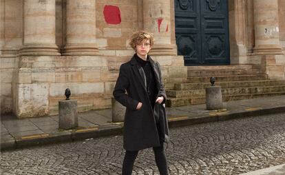 Elizabeth Duval, el lunes delante de la sede histórica de la Sorbonne, en París.