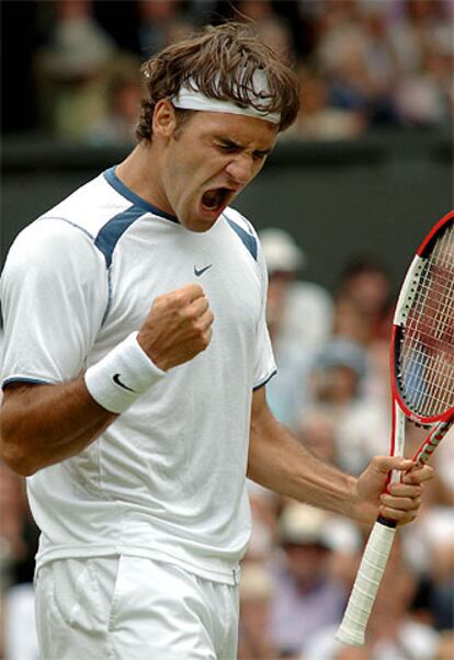 Roger Federer celebra su clasificación para la final.