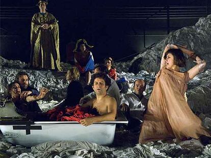 Una escena de la obra <i>Marat-Sade</i> en la versión que ahora presenta Animalario.