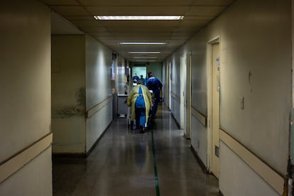 Corredor do Hospital Municipal Tide Setúbal, uma referência na zona leste, a região mais populosa de São Paulo. A unidade ampliou de 7 para 41 os leitos de terapia intensiva disponíveis para combater a pandemia do coronavírus. 