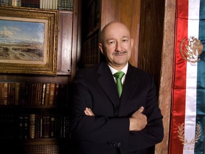 El expresidente Carlos Salinas de Gortari, en su casa de M&eacute;xico.