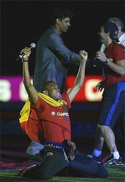 Eto&#39;o, durante la celebración del título del Barça