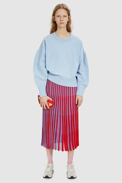 Bimba y Lola recurre al rojo y al azul en esta falda plisada de lúrex que tiene un 20% de descuento (120 euros).