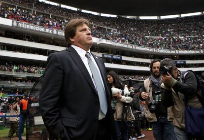 Miguel Herrera previo a un partido de México en 2014